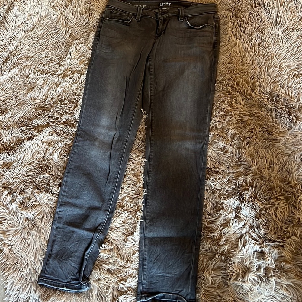 Ann Taylor Loft well loved curvy skinny jeans size 4 - dark grey, black washed